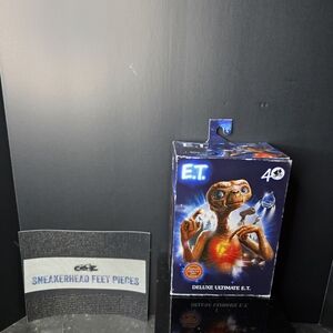 E.T. Deluxe Ultimate Action Figure
